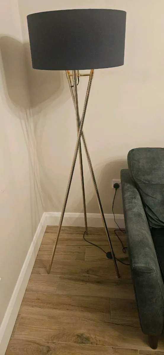 Like new mirror and  lamp - Image 3