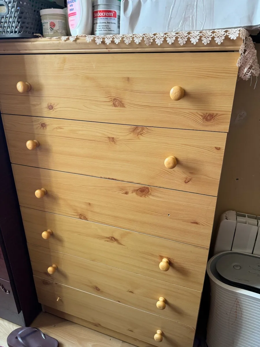 Chest of drawers