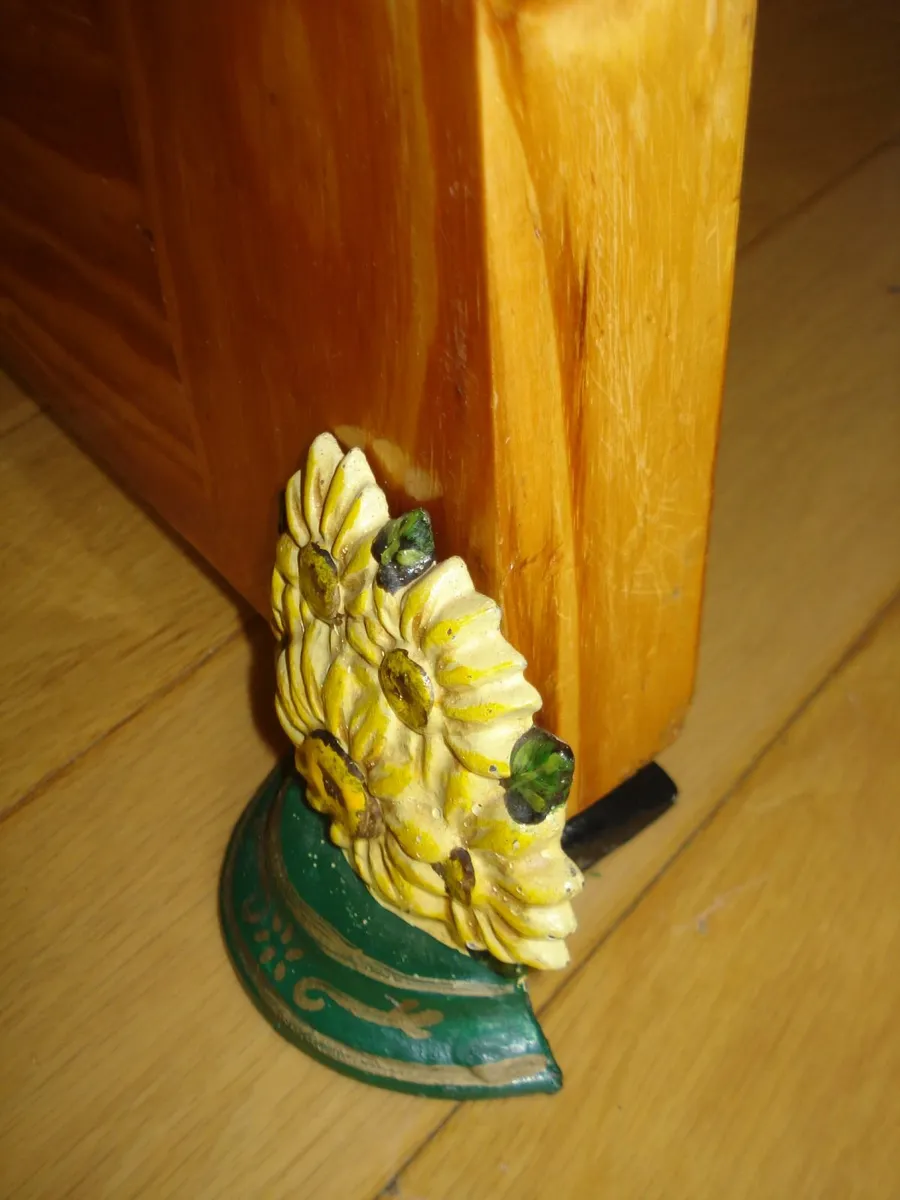 RETRO CAST IRON HOLDER & DOOR STOP. - Image 2