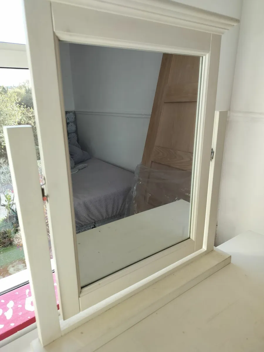 Dressing table with mirror - Image 2