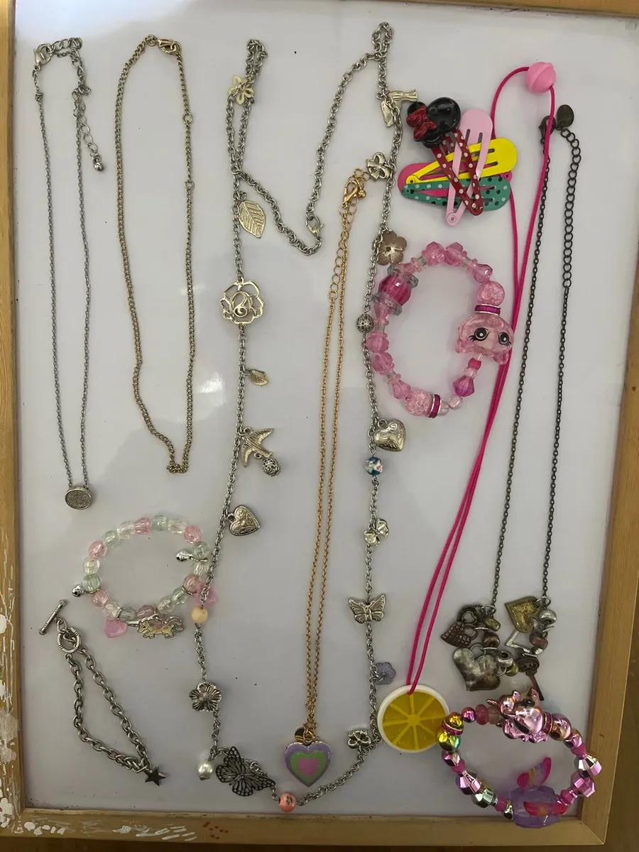 Bundle of accessories - Image 1