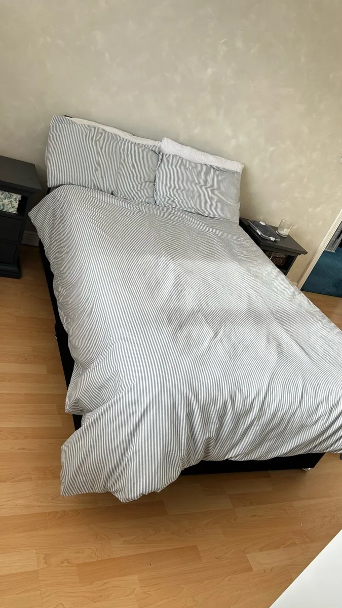 Small double bed - Image 1