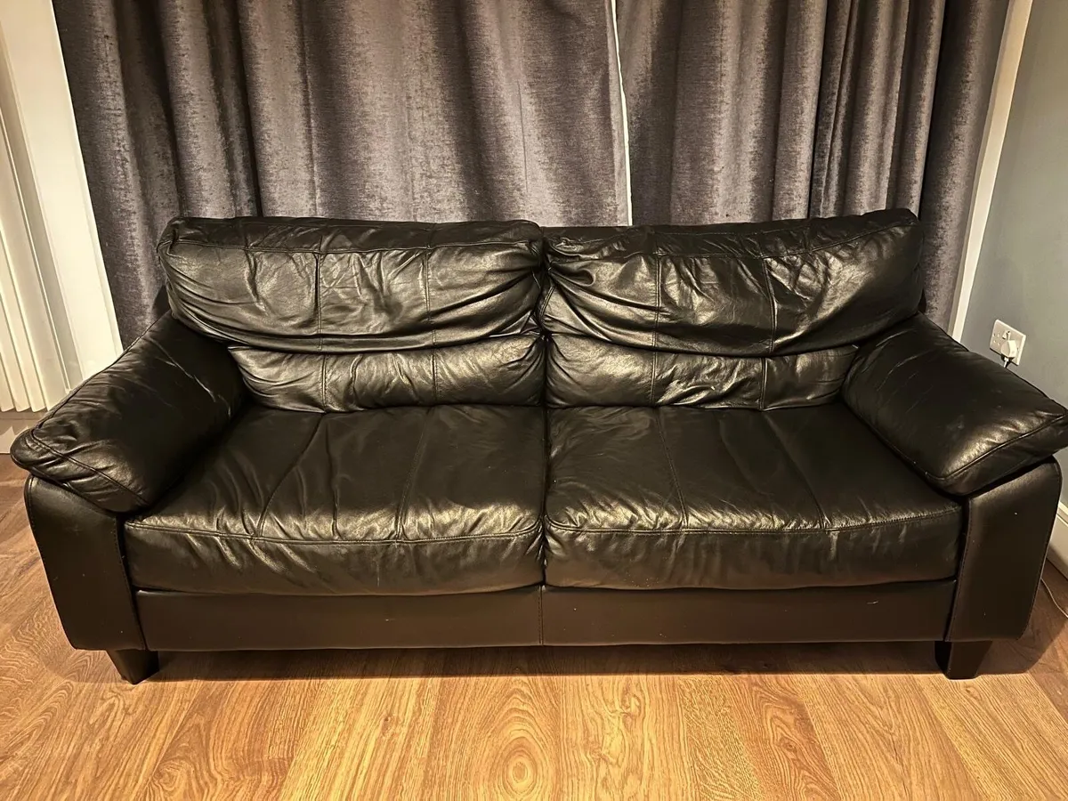 Leather couch - 3 seater + foot rest - Image 1