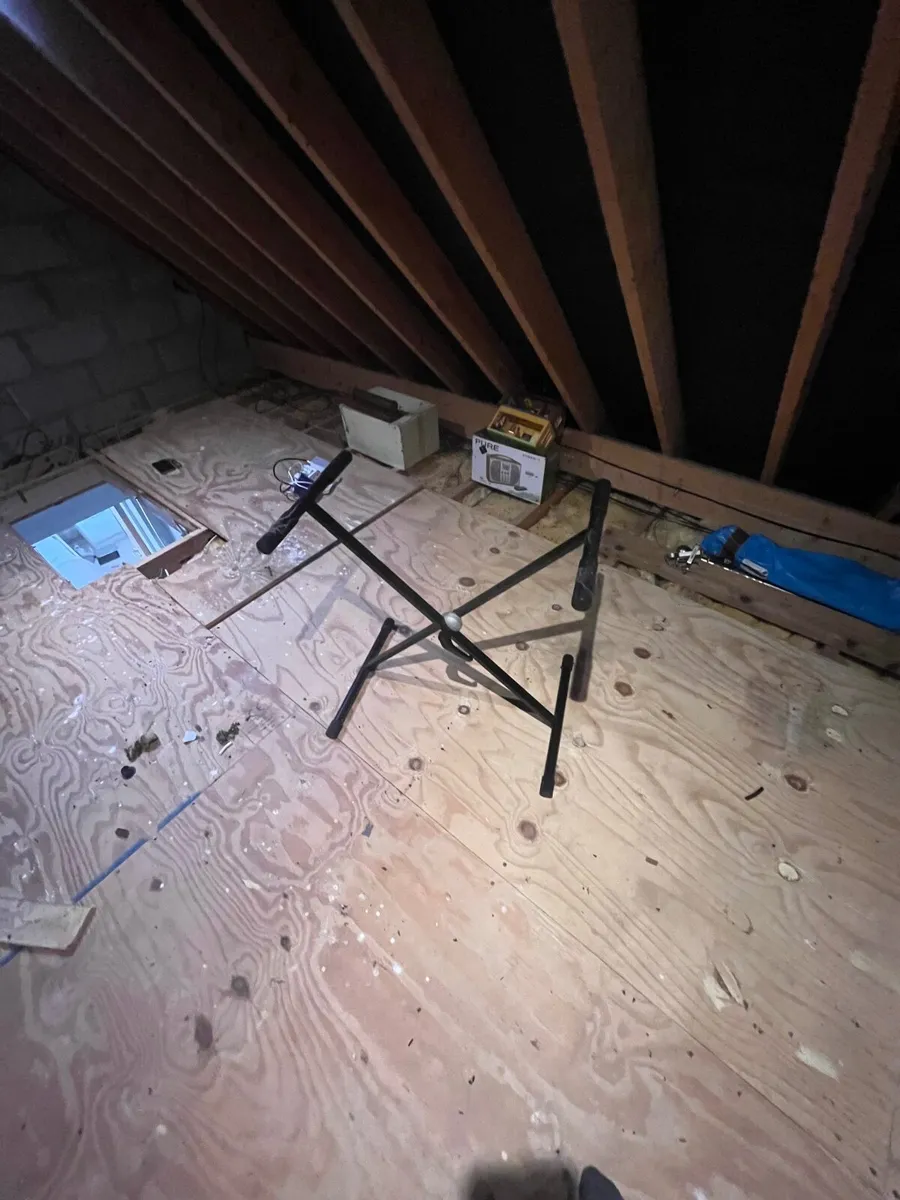 Plug-In Piano Keyboard and Stand - Image 2