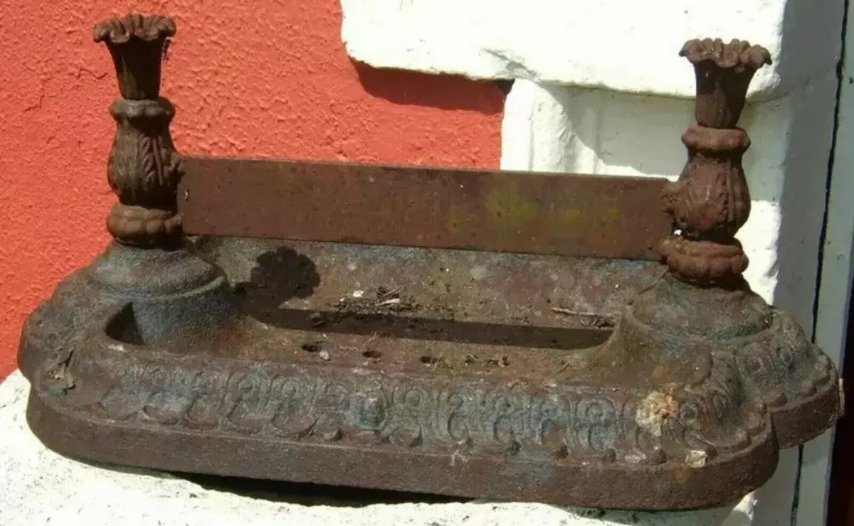 Vintage Cast Iron Boot Scraper - Image 4