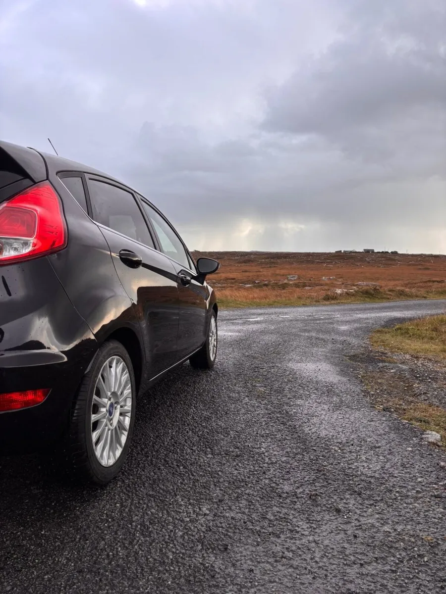 Ford Fiesta 2013 - Image 2