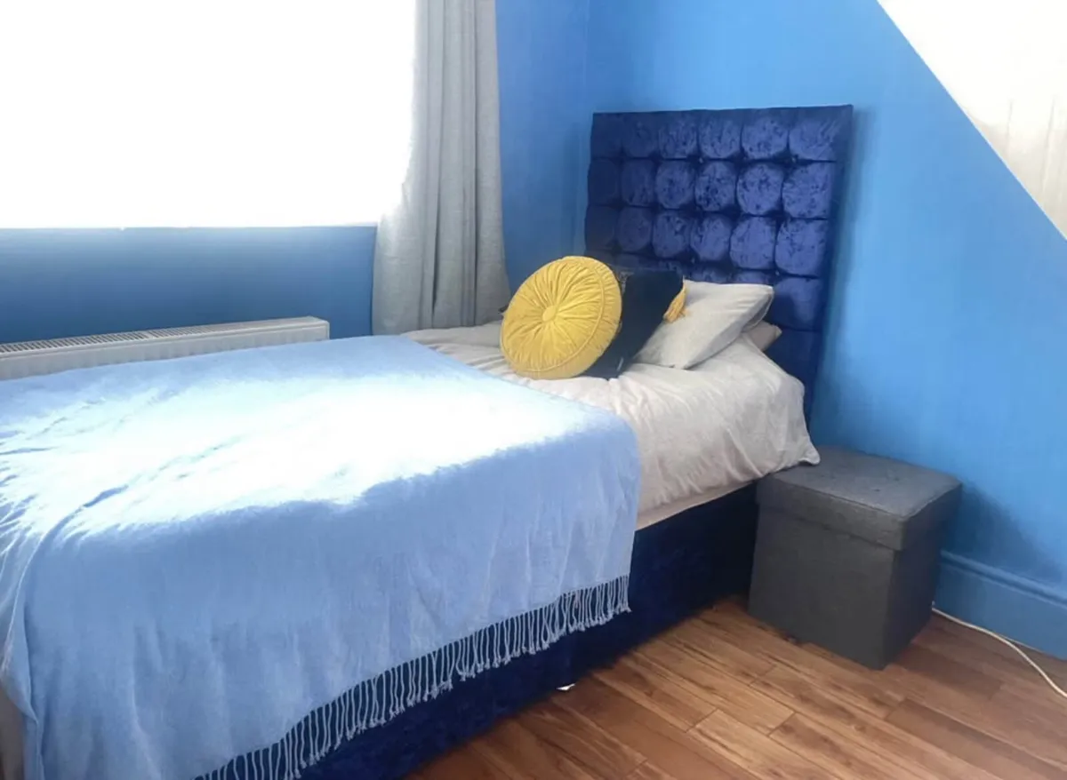 Single ottoman bed - Image 1