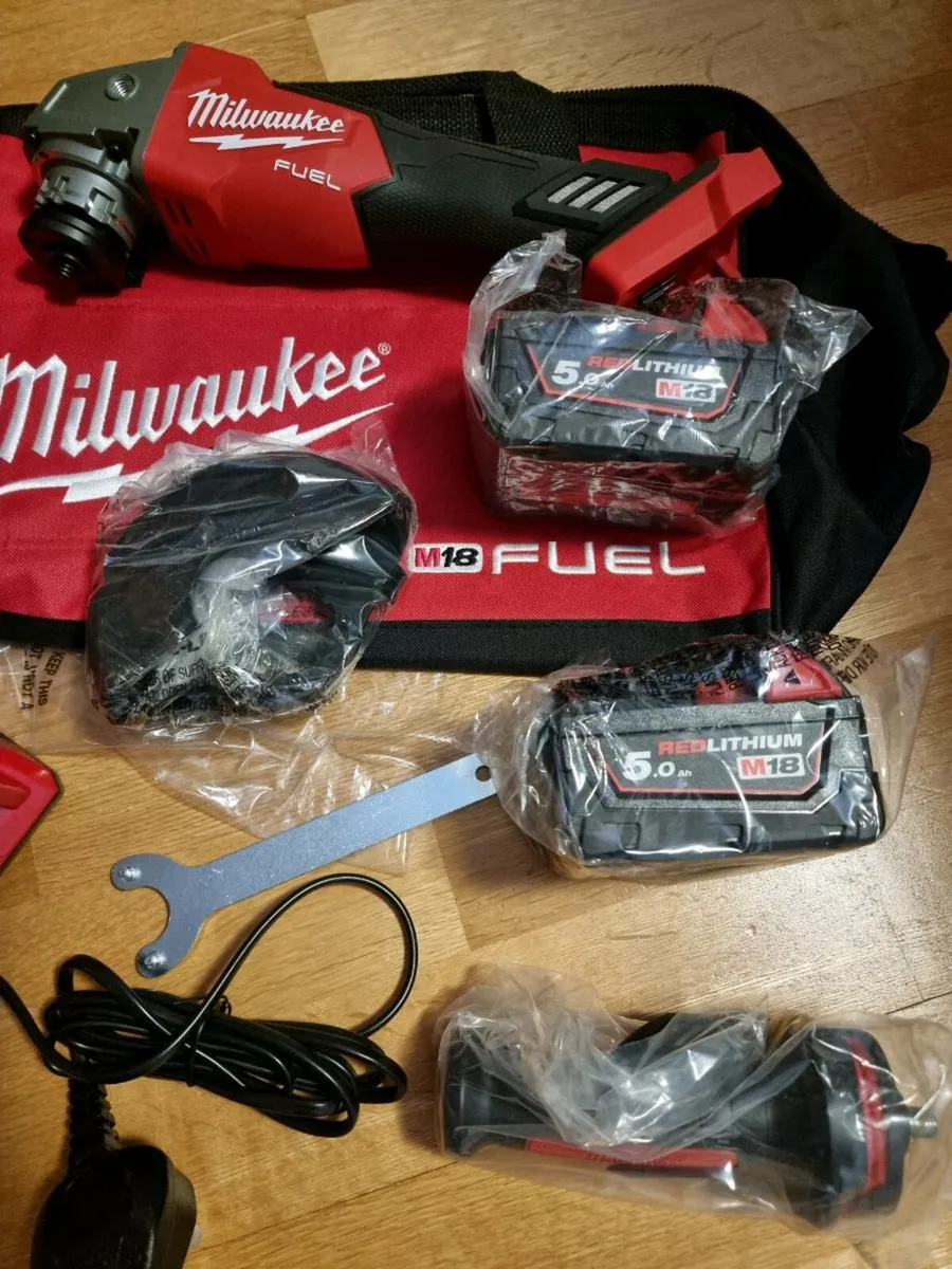 Milwaukee M18 Fuel Angle Grinder Kit - Image 2