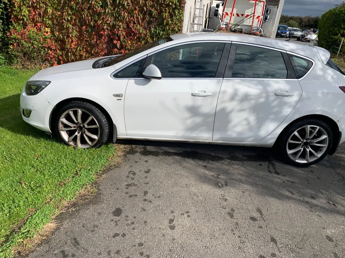 2011 VAUXHALL ASTRA 1.6 PETROL - Image 1