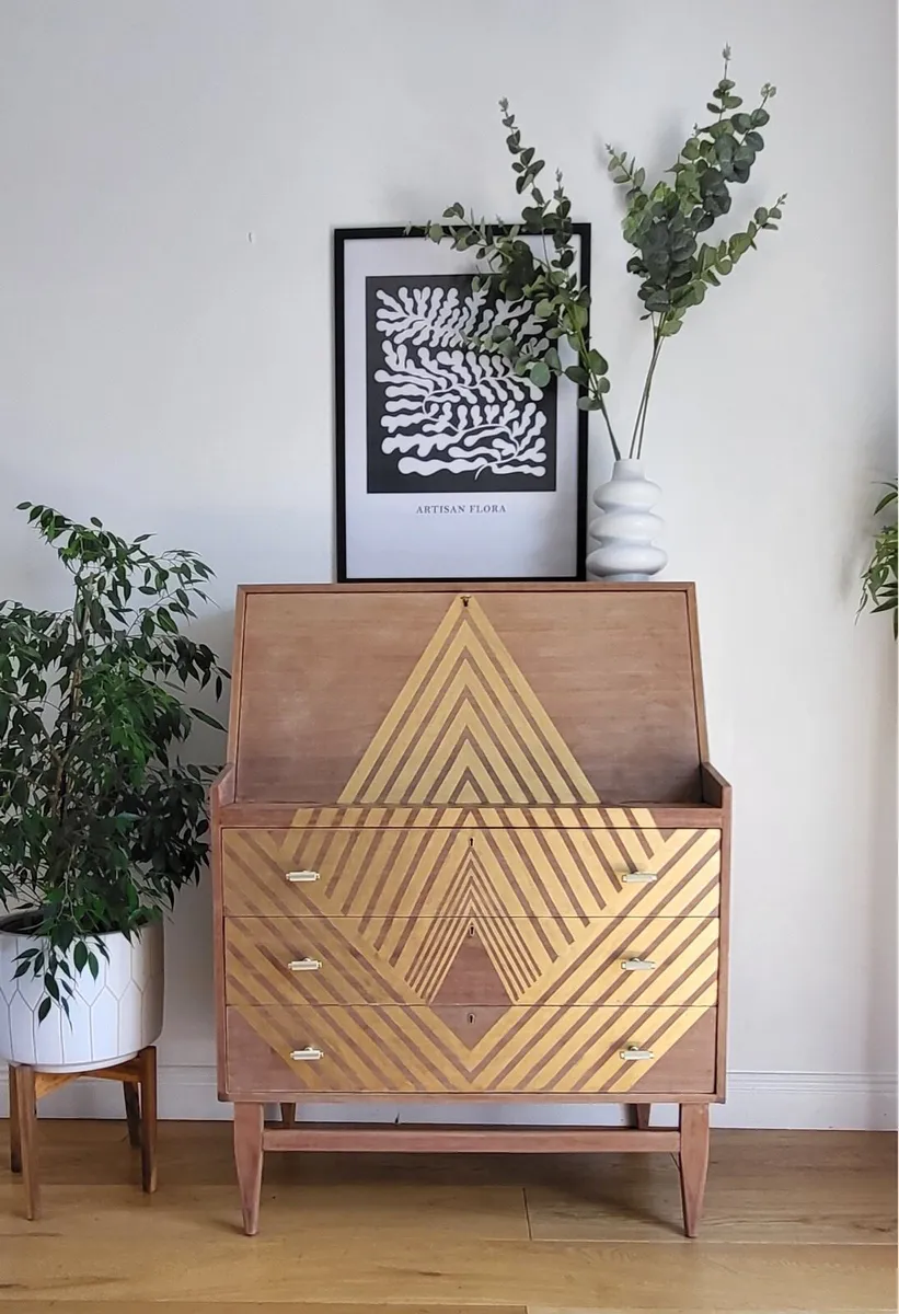 Mid century bureau cocktail cabinet - Image 1