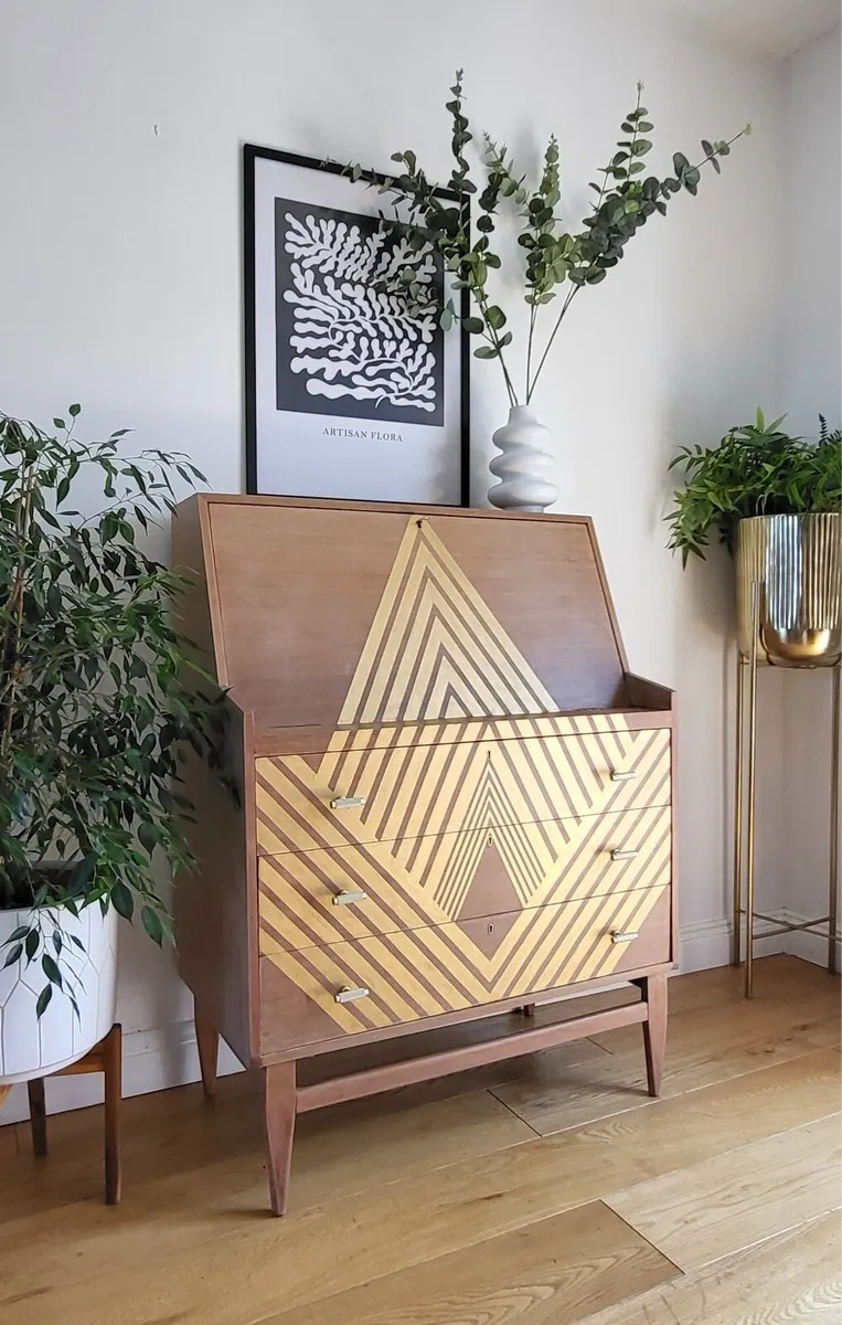 Mid century bureau cocktail cabinet - Image 2