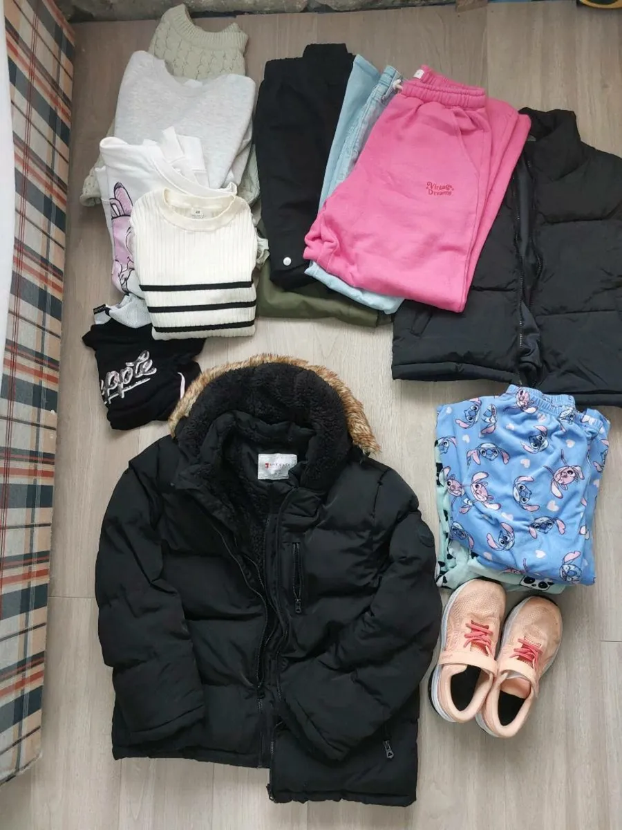Girls cloths 9-10 - Image 1