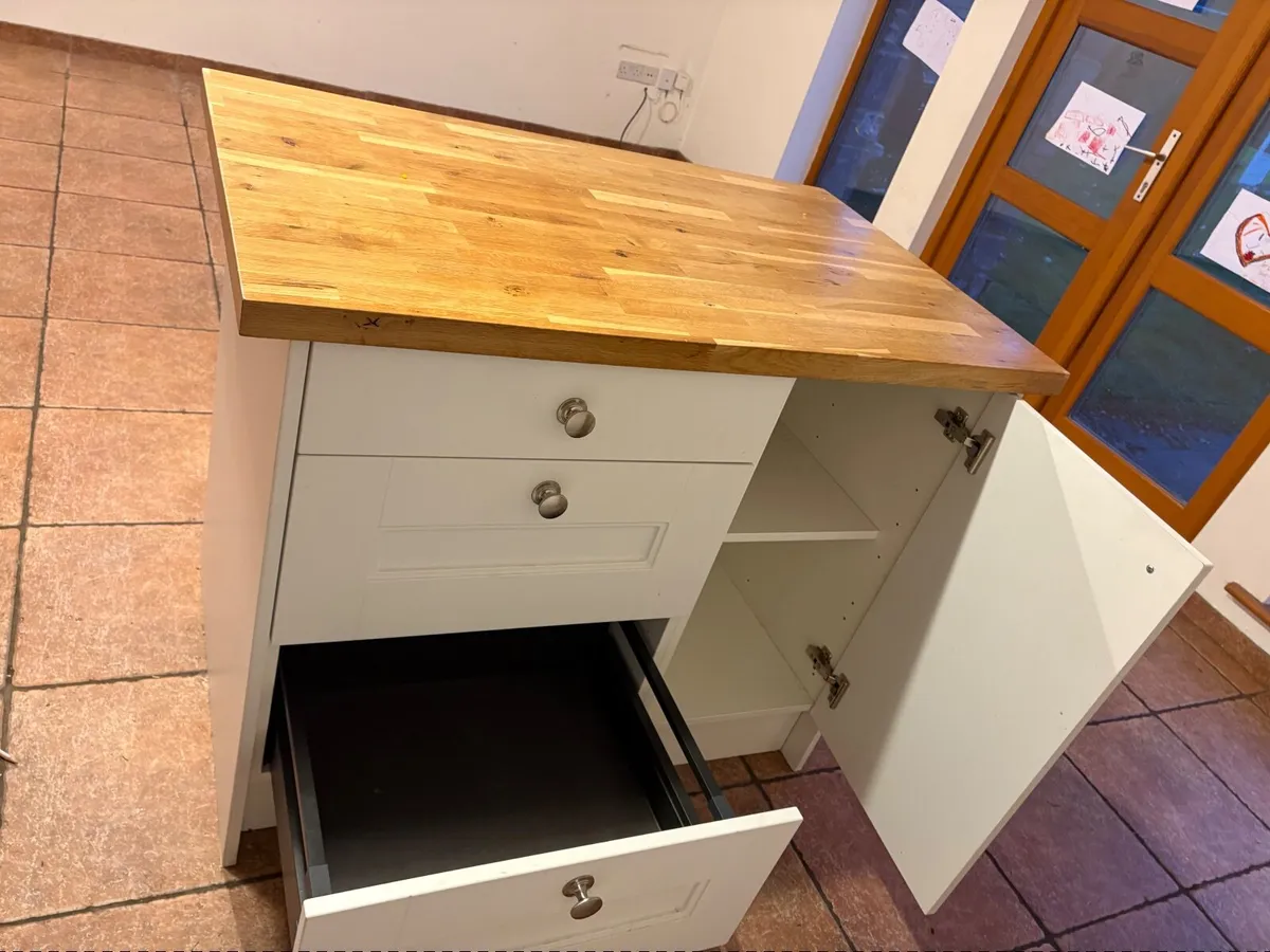 Kitchen Island - Image 3