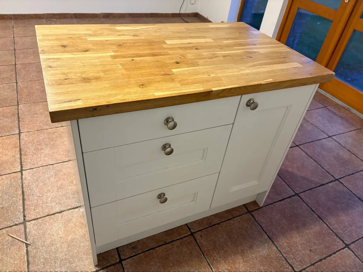 Kitchen Island - Image 4