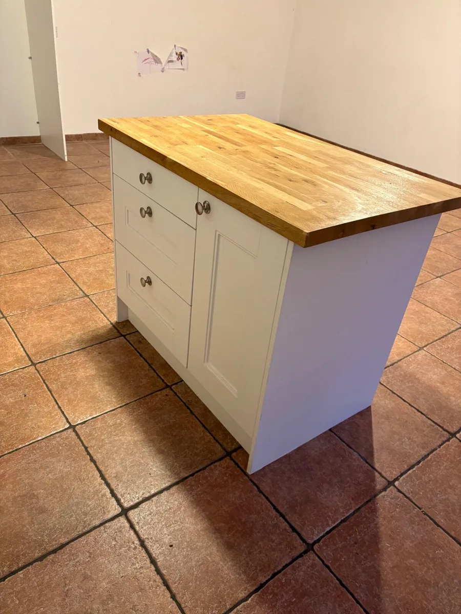 Kitchen Island - Image 1