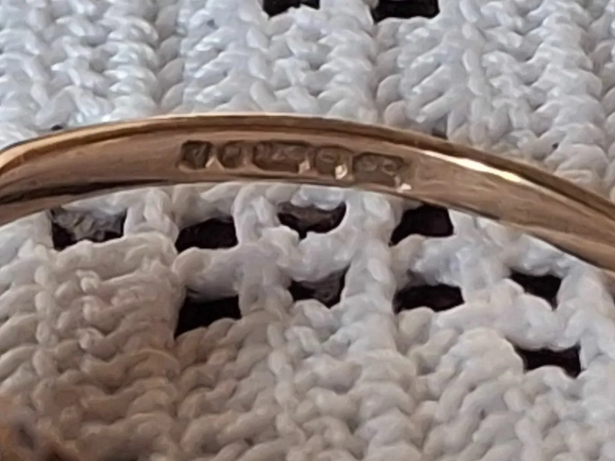 Exquisite 9ct Gold Sapphire & Diamond Cluster Ring - Image 3