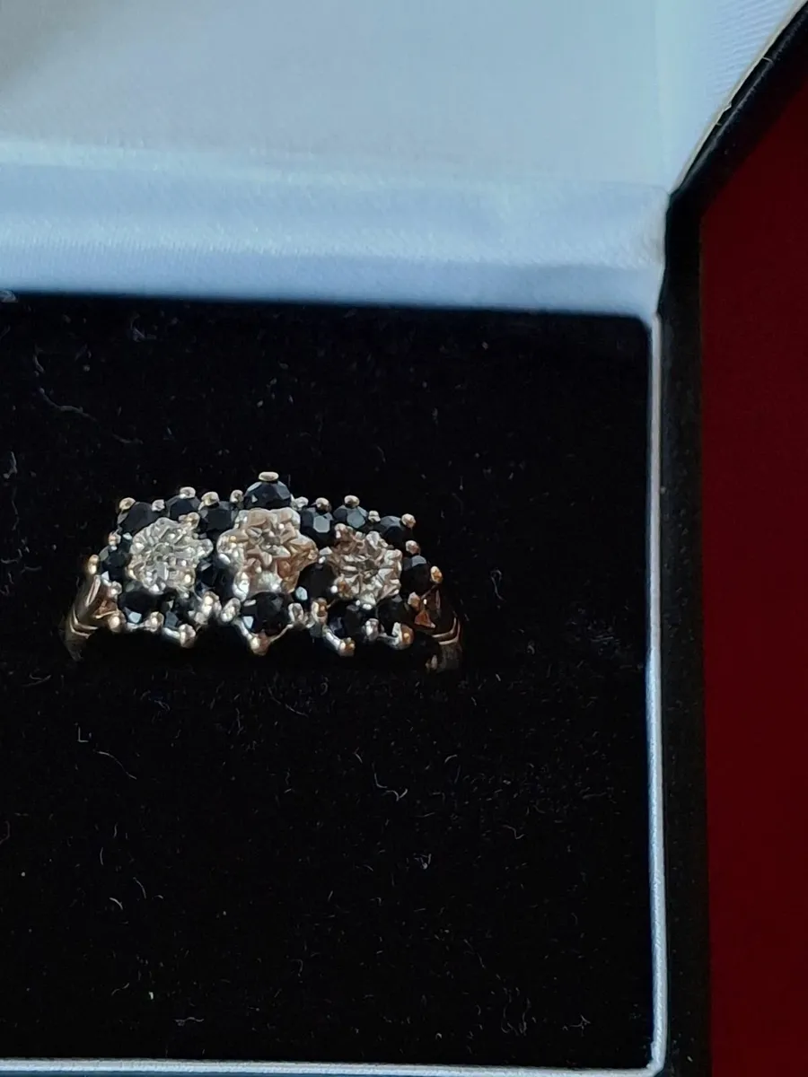 Exquisite 9ct Gold Sapphire & Diamond Cluster Ring - Image 4