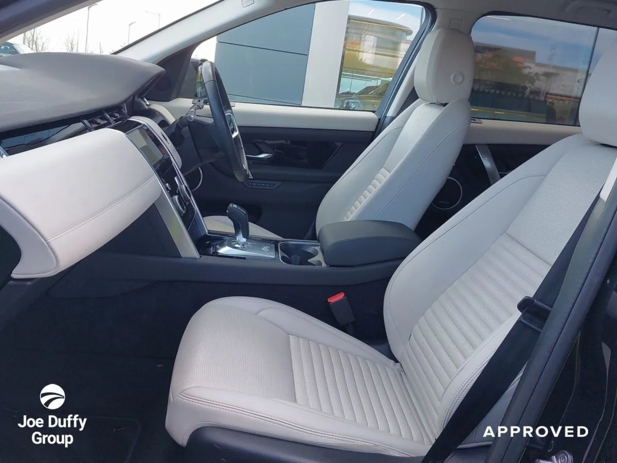 Land Rover Discovery Sport P300 SE 1.5 Phev Auto - Image 4