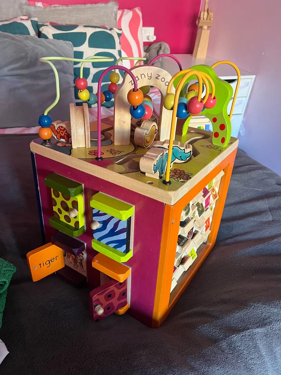 Large cube - Image 1