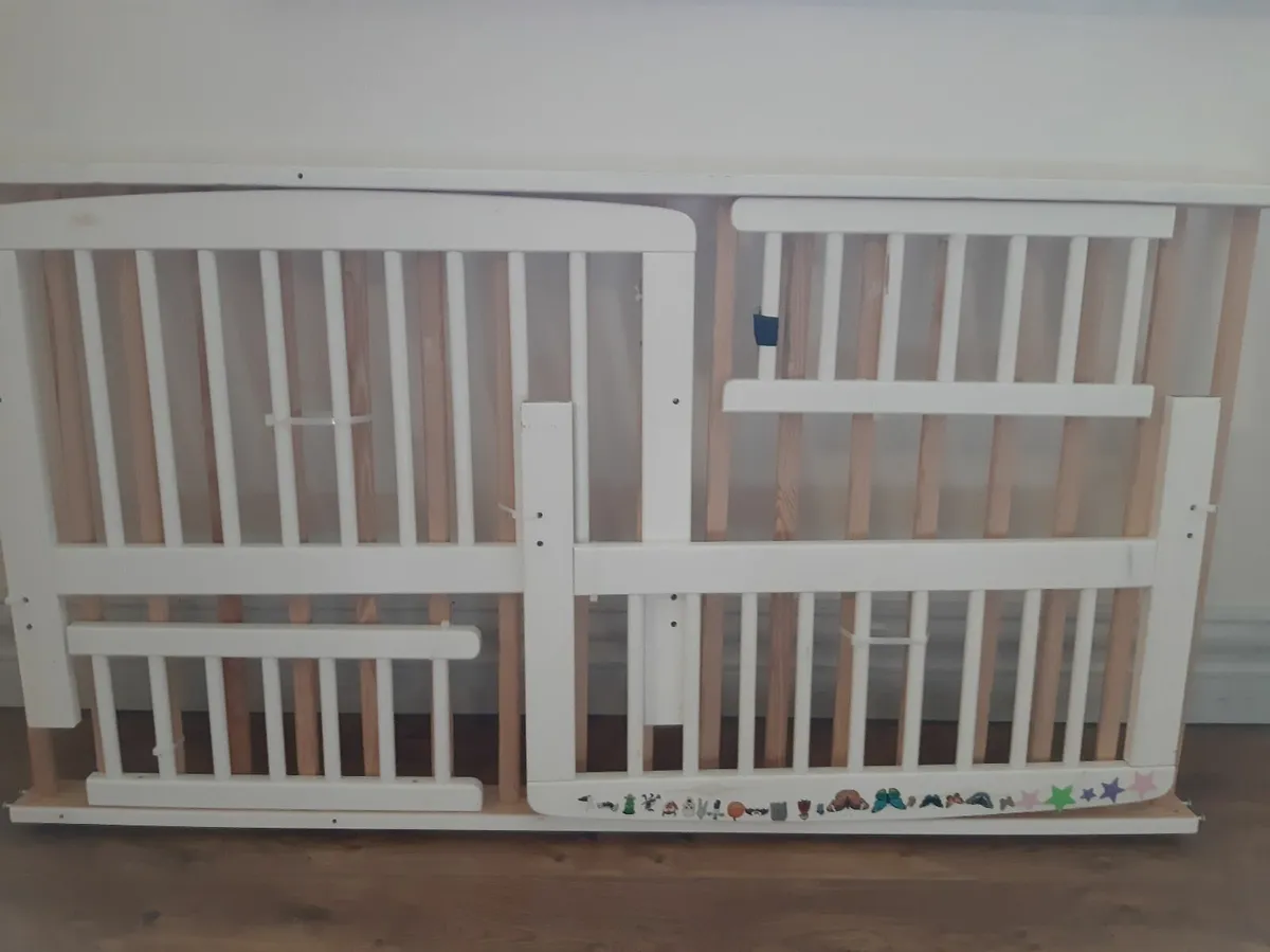 Toddler bed - Image 1