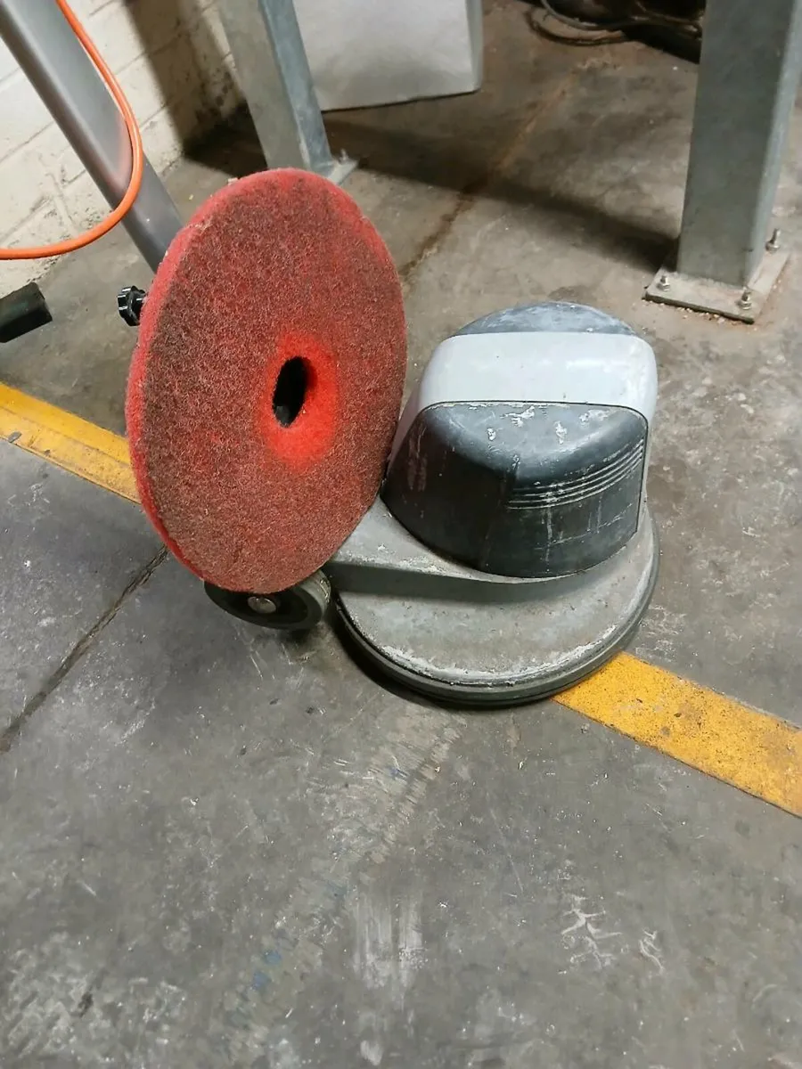 NILFISK FM 400L  BUFFER  ,SCRUBER, POLISHER - Image 1