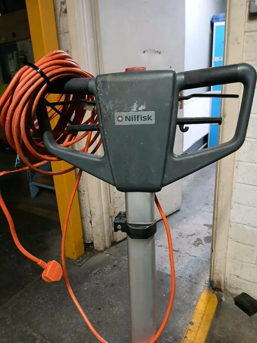 NILFISK FM 400L  BUFFER  ,SCRUBER, POLISHER - Image 4