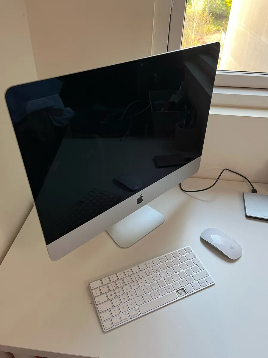 iMac 21.5 inch 2017 - Image 1