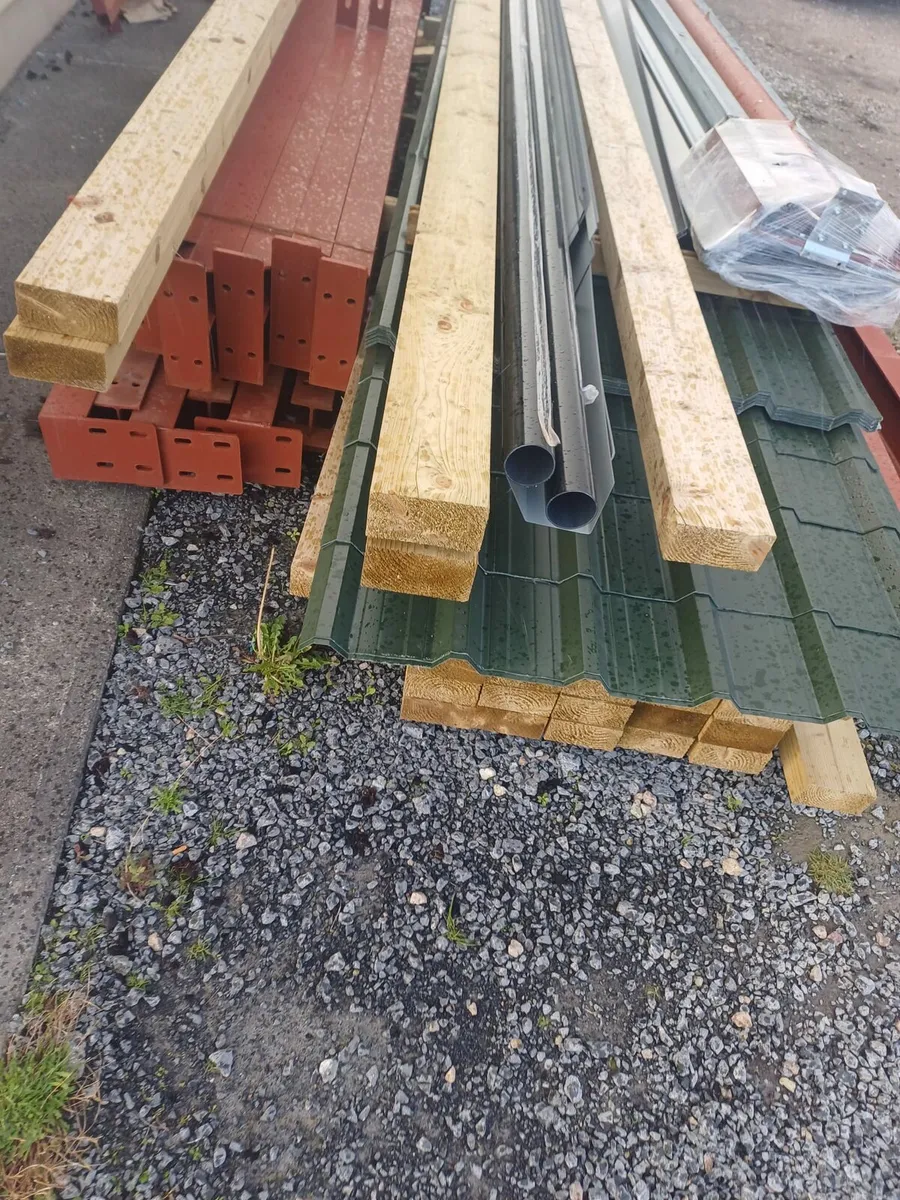 She 25ft by 32ft - Image 1