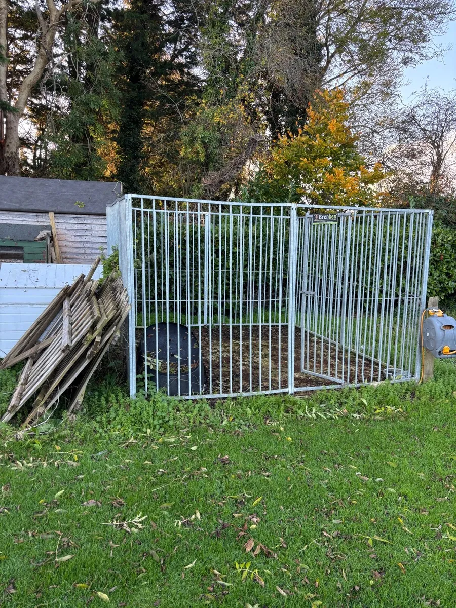 9ft x 9ft Dog Enclosure and 4ft x 3ft Kennel - Image 1