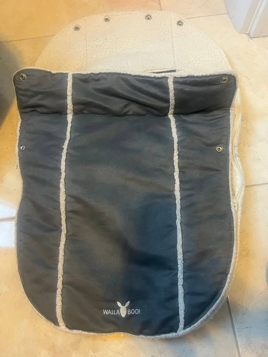 Wallaboo Footmuff for Car seat