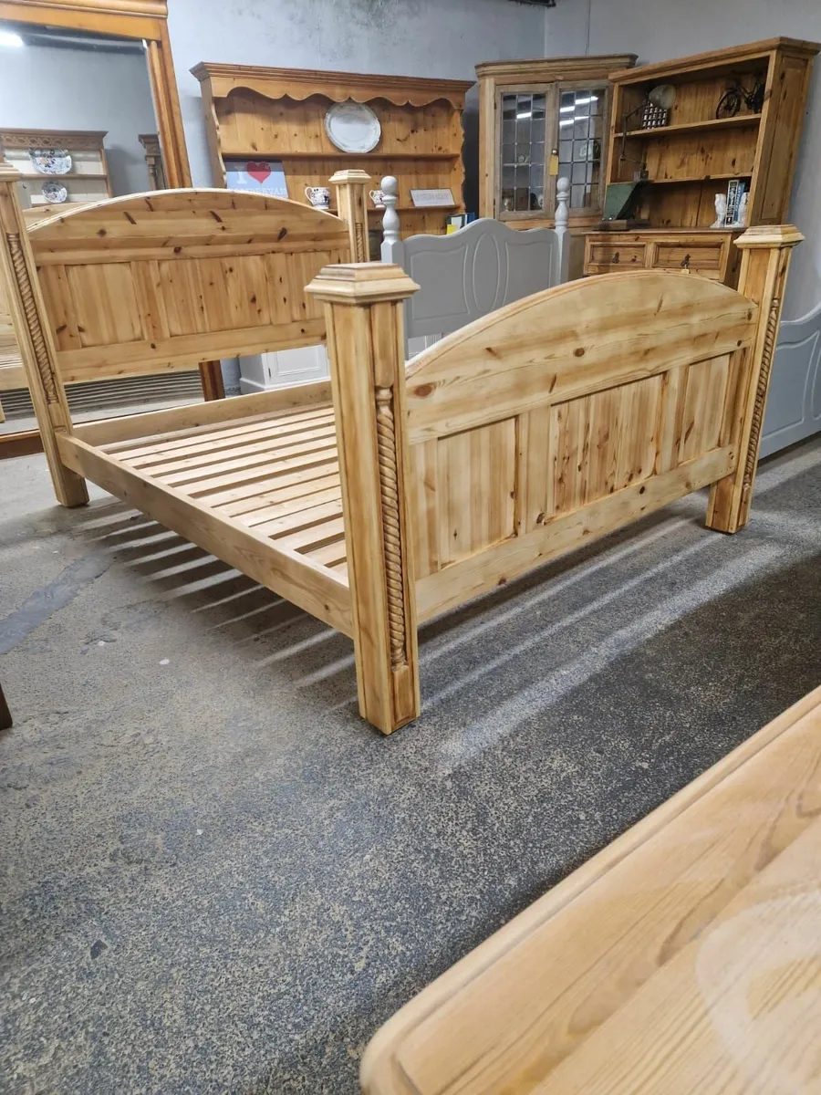 5ft pine panel bed - Image 1