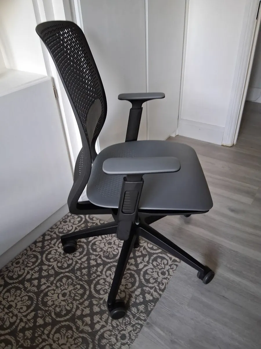 Ergonomic Office Chair - Image 2
