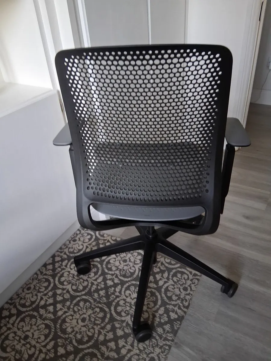 Ergonomic Office Chair - Image 4