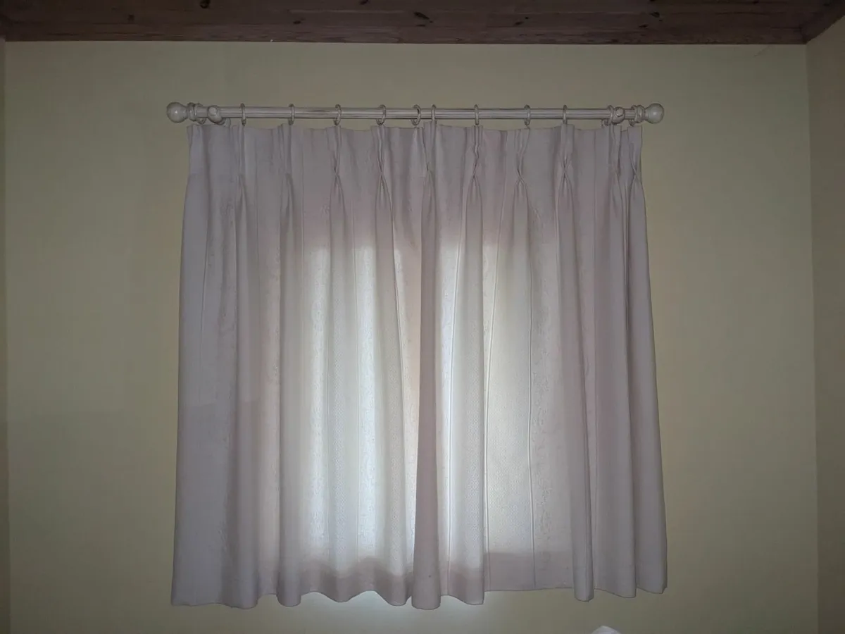Curtains - Image 4