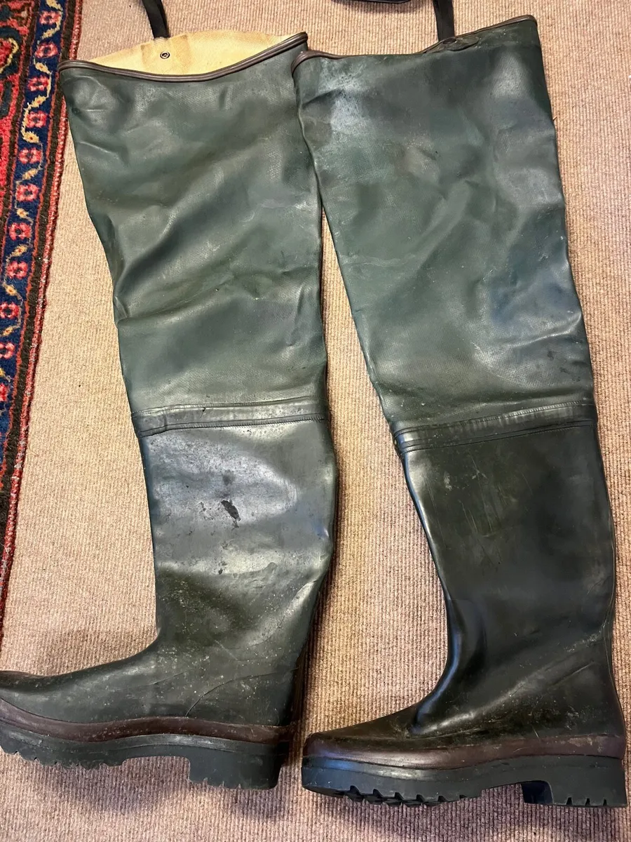 Set of 4 fishing rods and wellies (never used) - Image 4