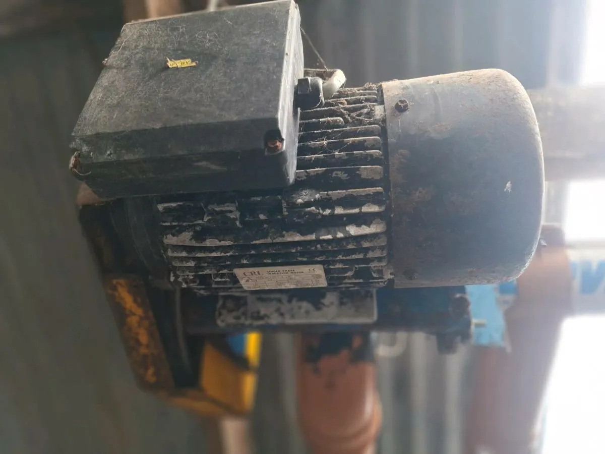 Gascoigne milking machine - Image 4