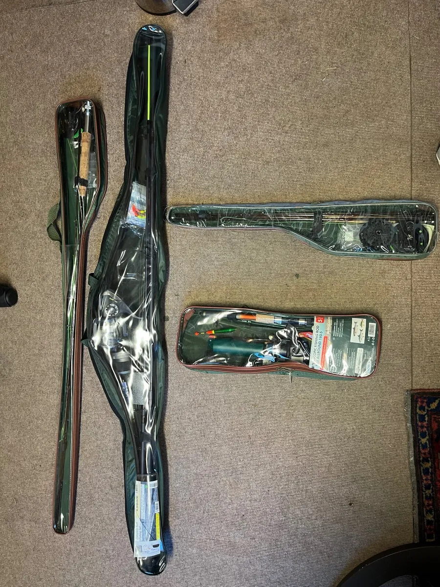 Set of 4 fishing rods and wellies (never used) - Image 1