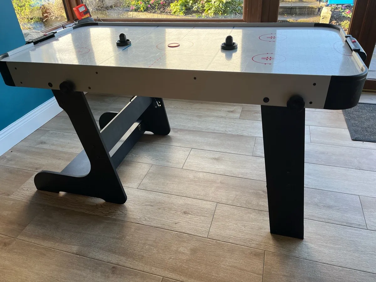 Air hockey table - Image 1