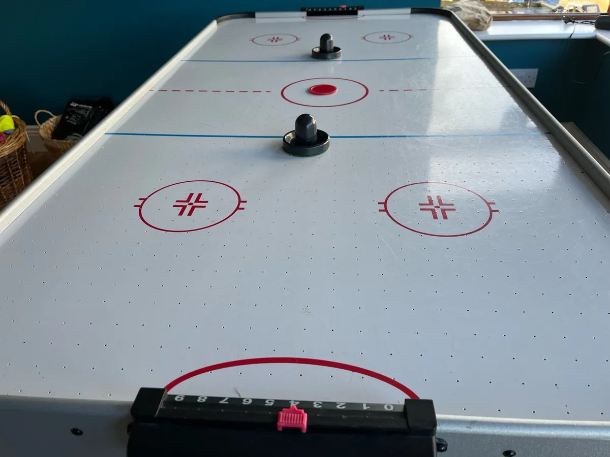 Air hockey table - Image 2