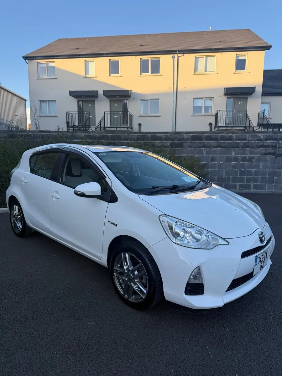 Automatic Toyota Aqua - Image 2