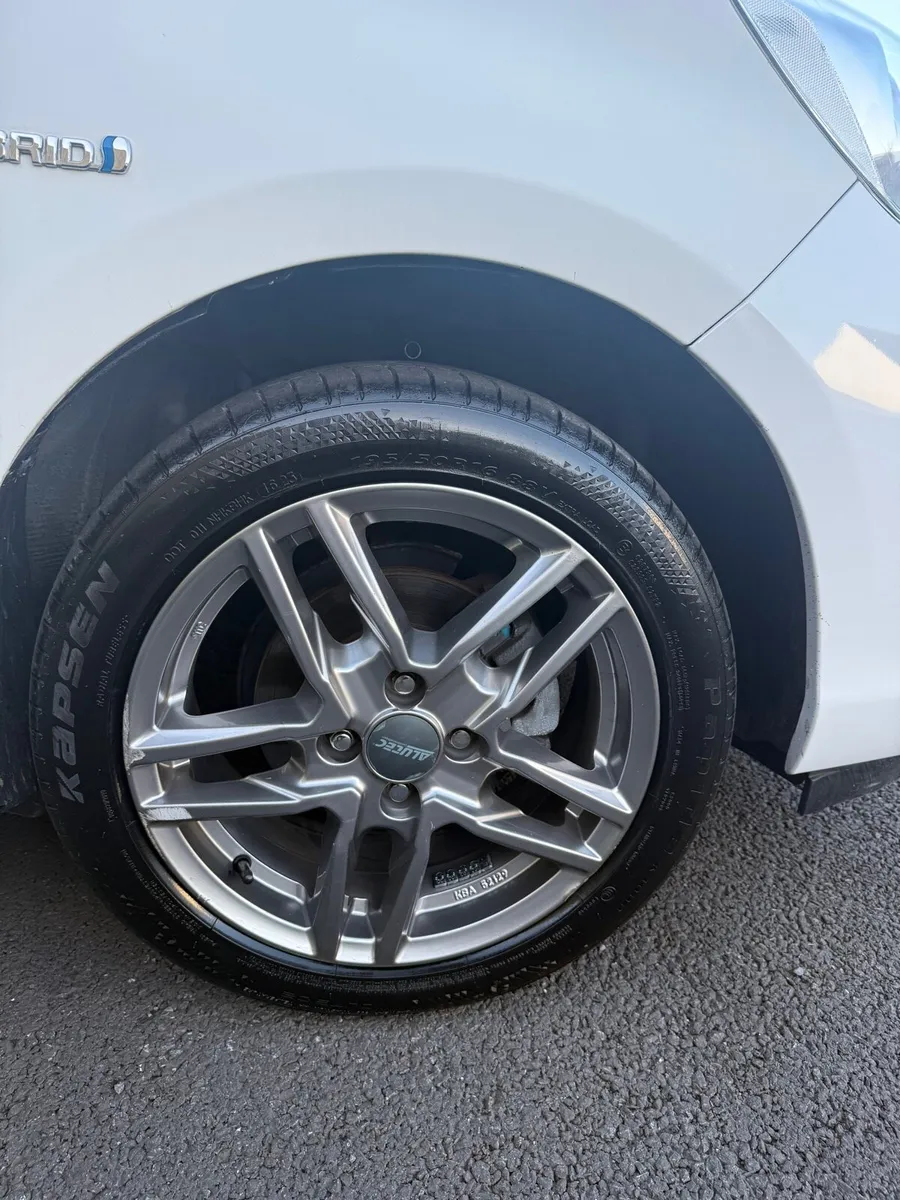 Automatic Toyota Aqua - Image 4