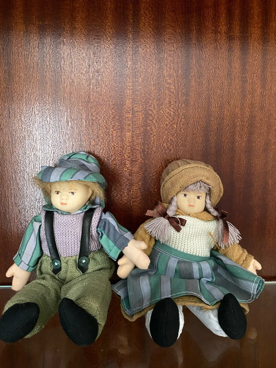 Country village dolls