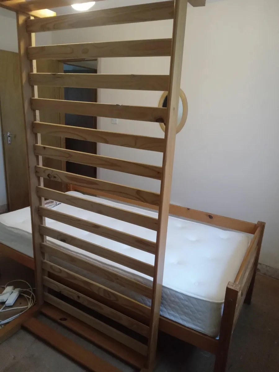 Bunk beds ... single beds - Image 1