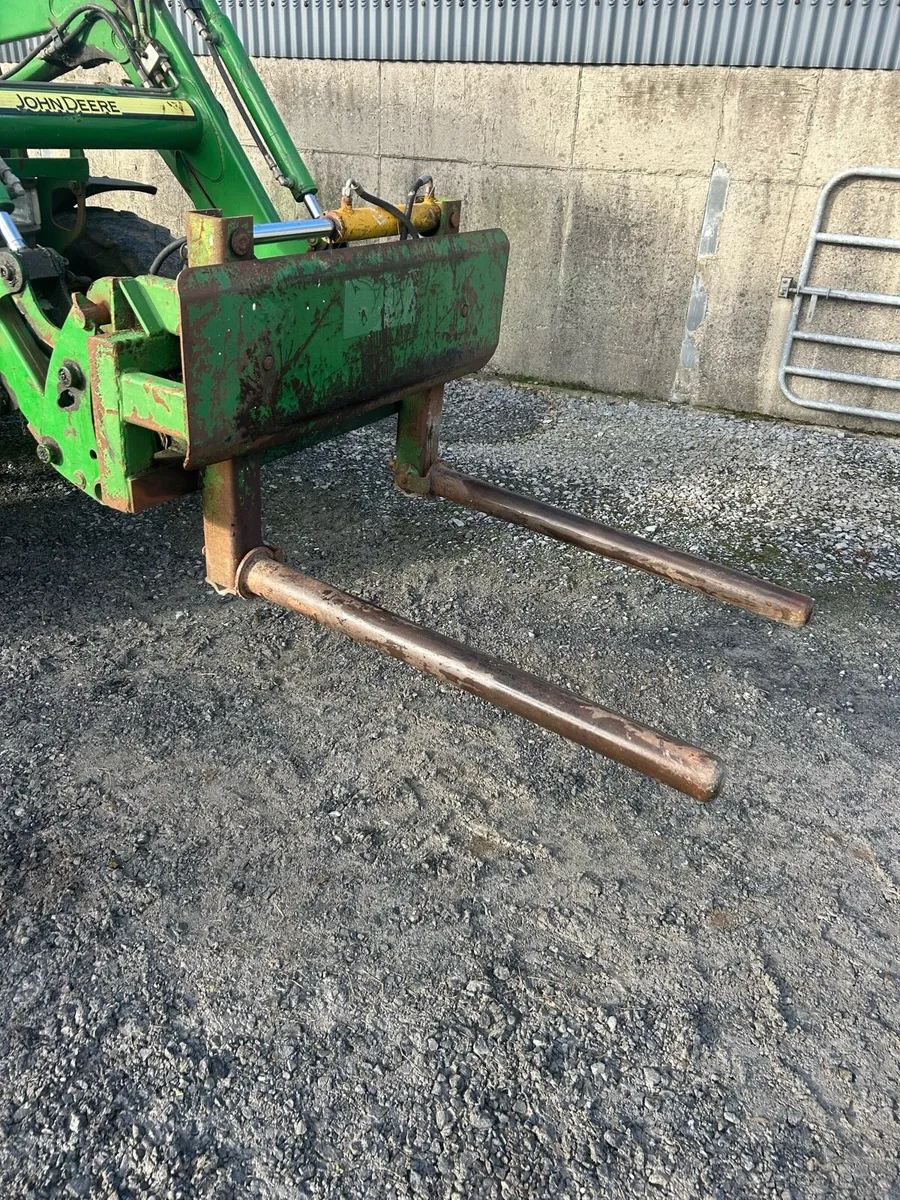 Bale handler - Image 1