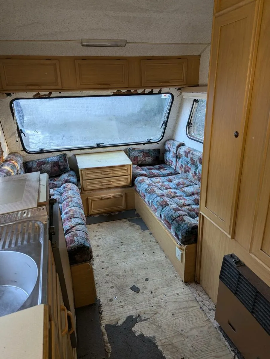 Avondale caravan - Image 4