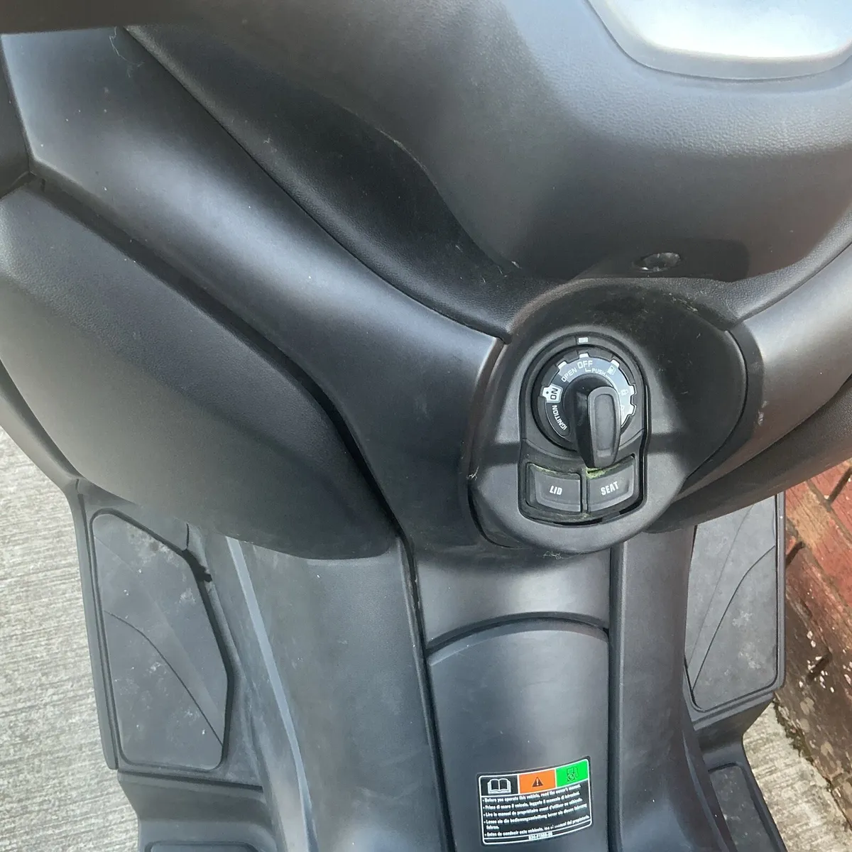 Yamaha xmax 300 - Image 4