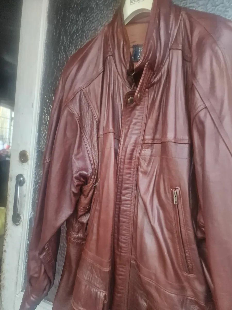 Mens leather jacket. - Image 1