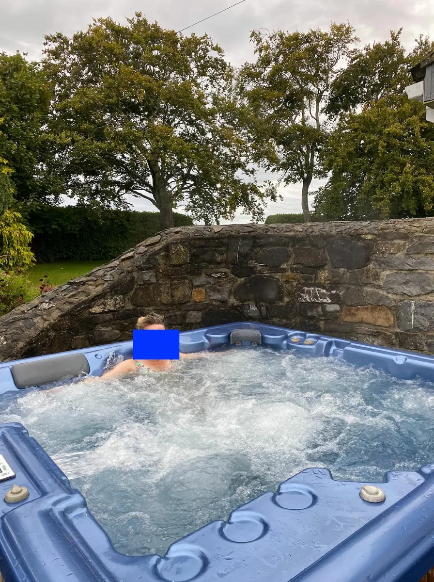 6–7 Person Outdoor Hot Tub – €350 ONO - Image 4