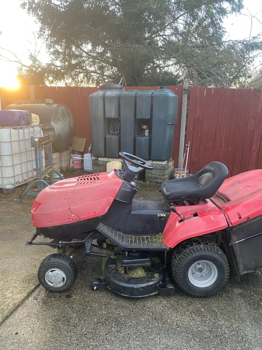 Ride on lawnmower - Image 2