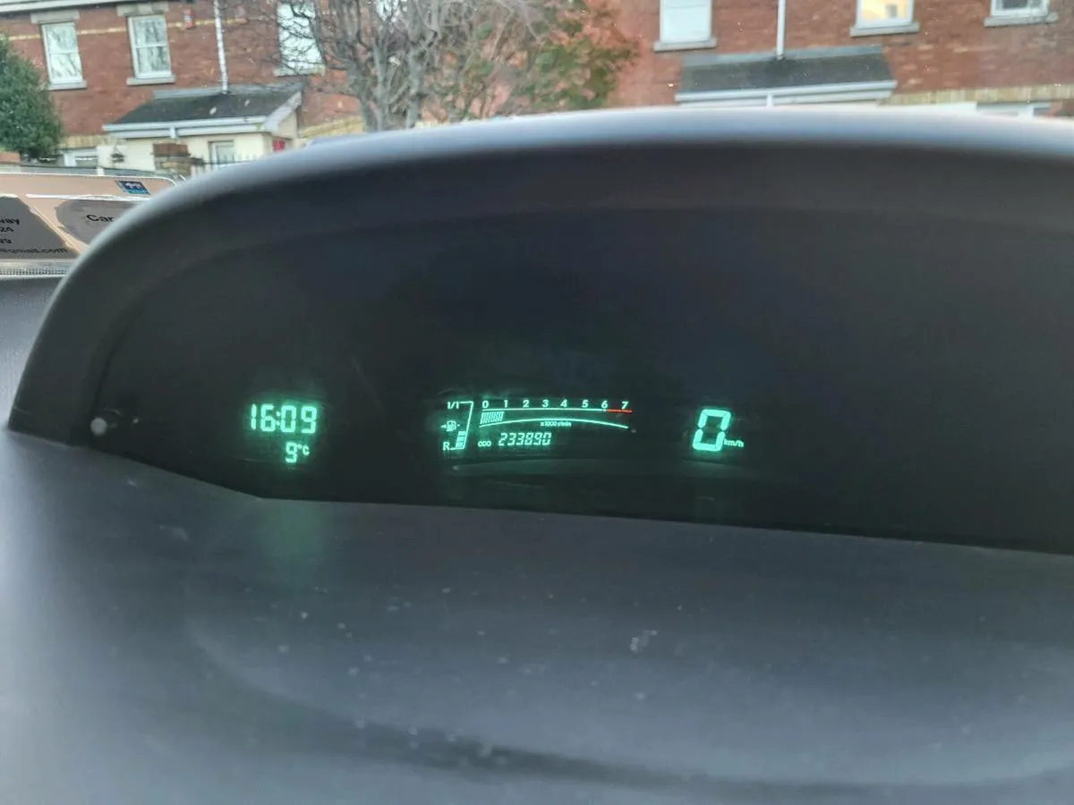 Toyota yaris NCT + TAX - Image 4